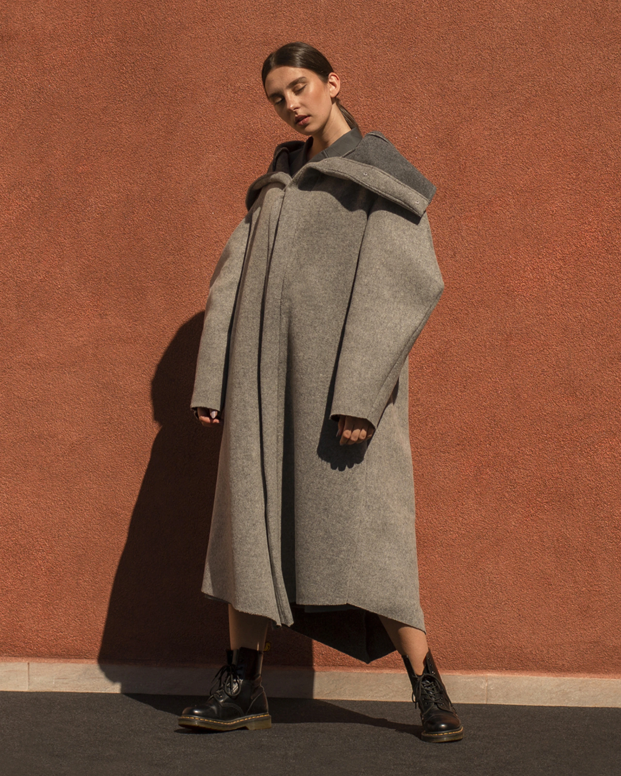 Gray woollen coat from Forme collection. 