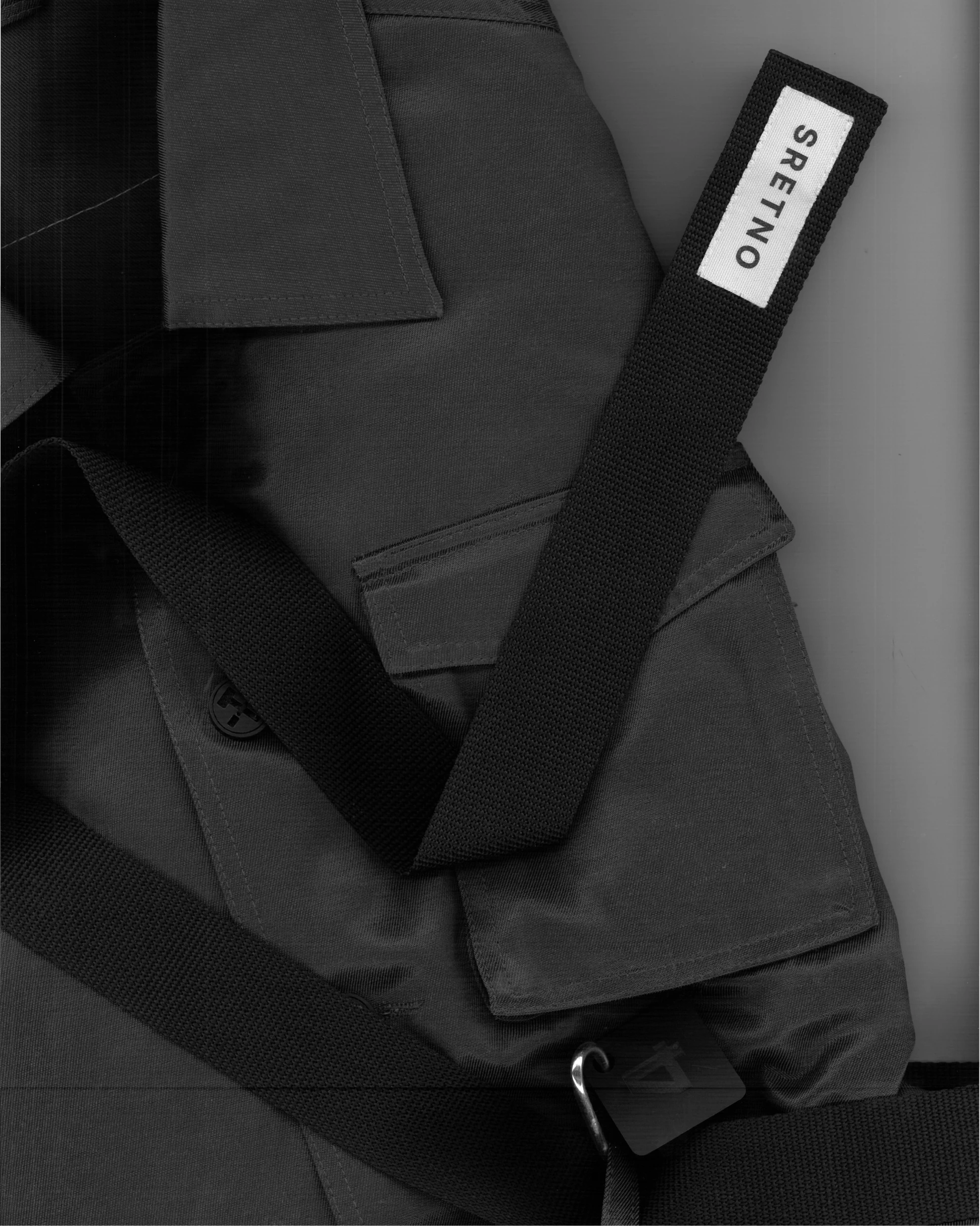 Scanned jacket details from Kovari collection.