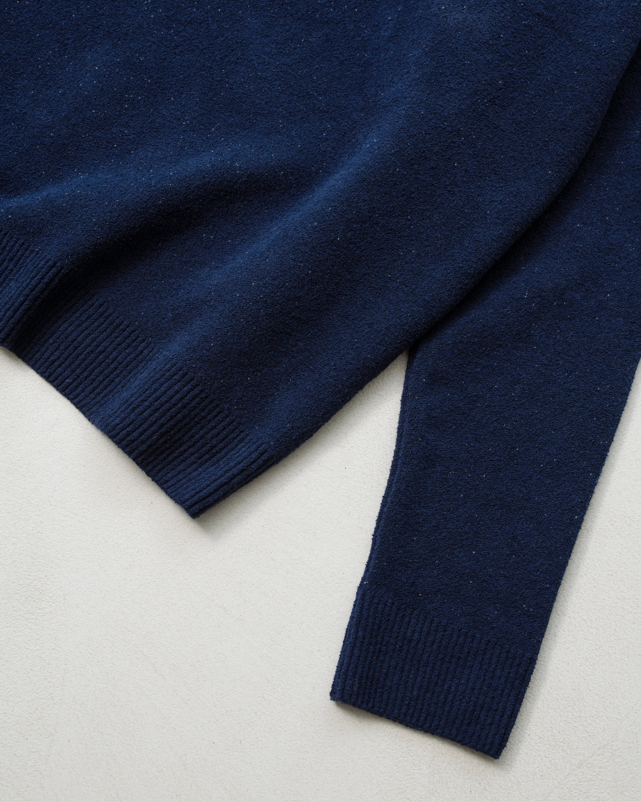 Dark blue jacquard knitted polo sweater sleeve. 